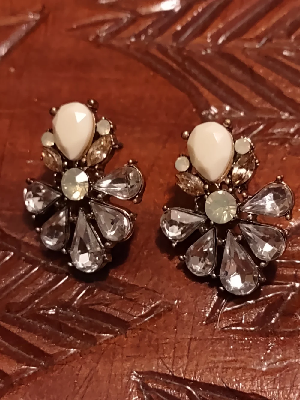 Crystal Flower Drop Earrings - White & Clear Vintage Pierced